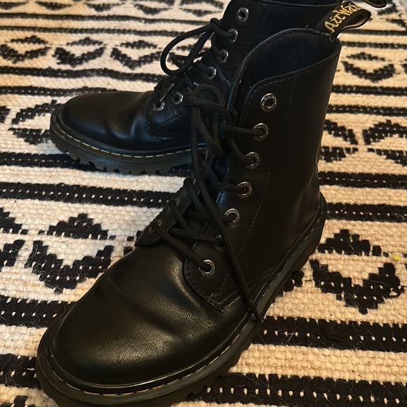 Dr. Marten's Luana Smooth Leather Lace Up Combat Boots Womes - Picture 3 of 5